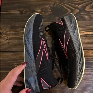 Brooks Levitate StealthFit 8.5 Running Shoe (Women) - Black/Pink